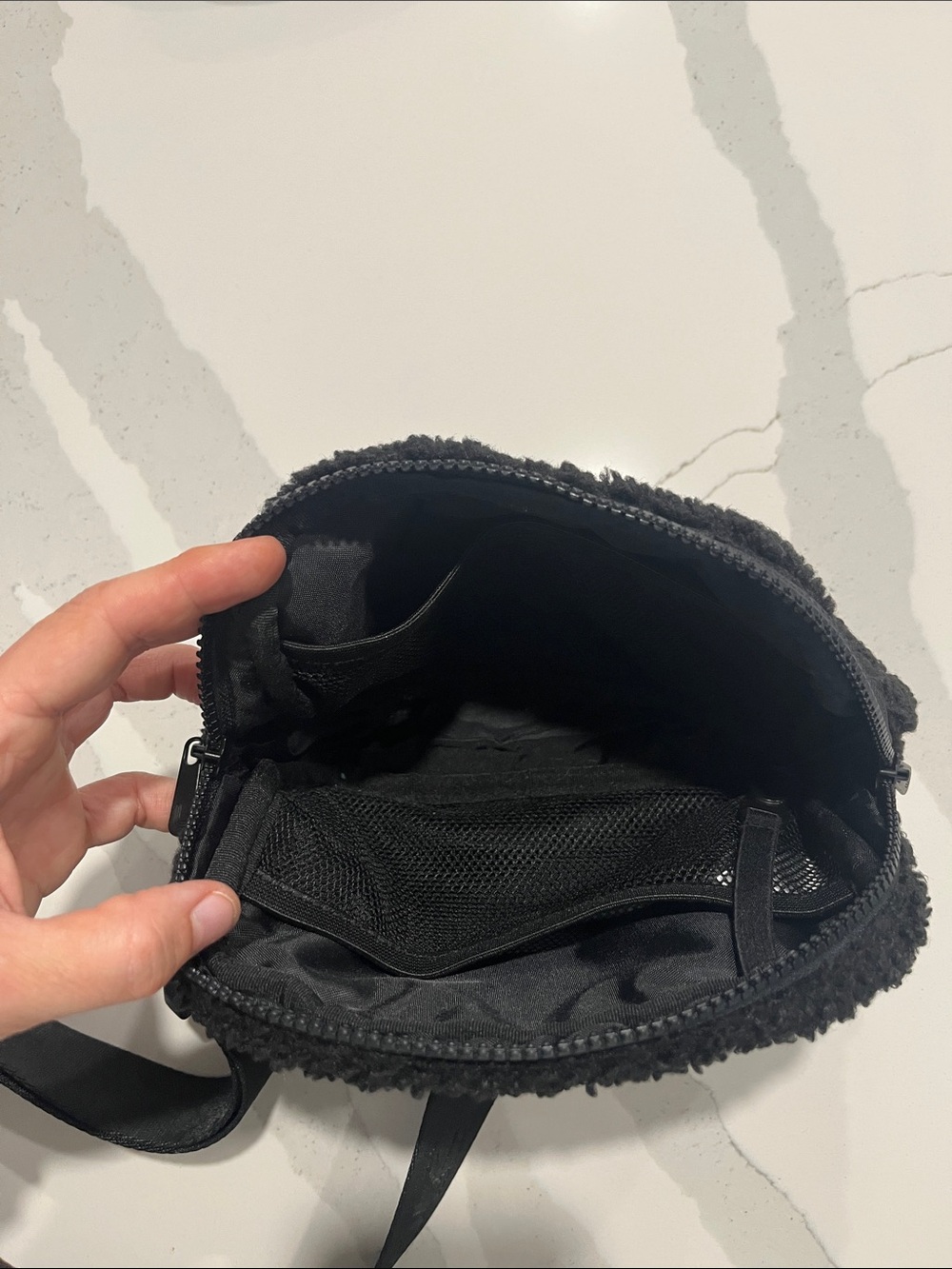 🆕🖤Lole Black Sherpa Crossbody Bag - Women's Sling Bag - Picture 3 of 3
